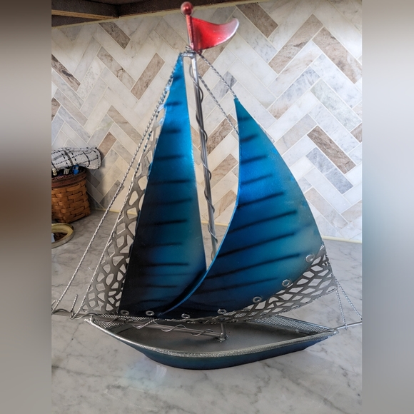 Nautica 15" metal standing sailboat. Silver and blue - Picture 2 of 6